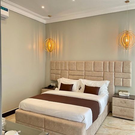 The Nook Boutique Bed & Breakfast Кампала Екстериор снимка