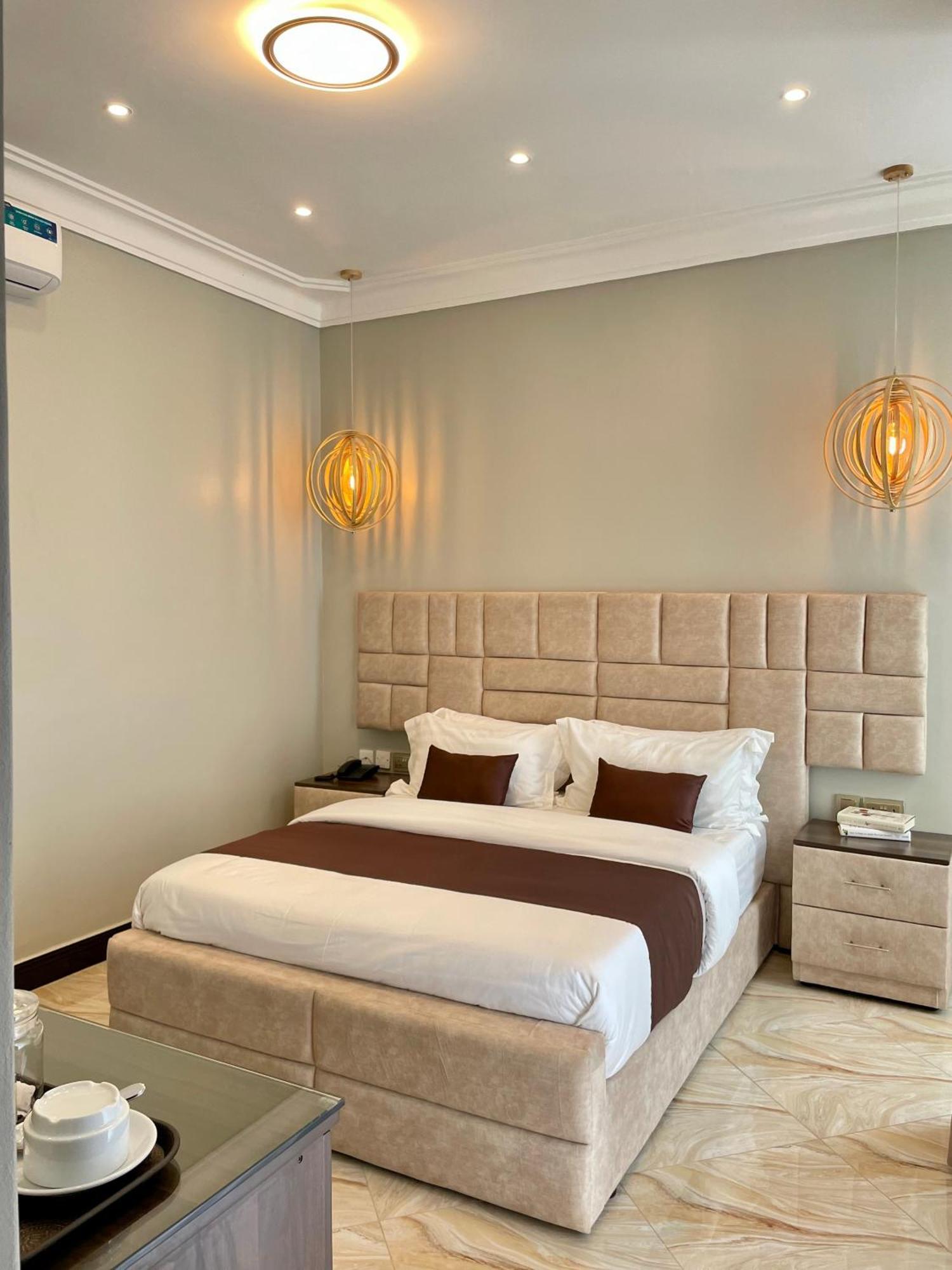 The Nook Boutique Bed & Breakfast Кампала Екстериор снимка