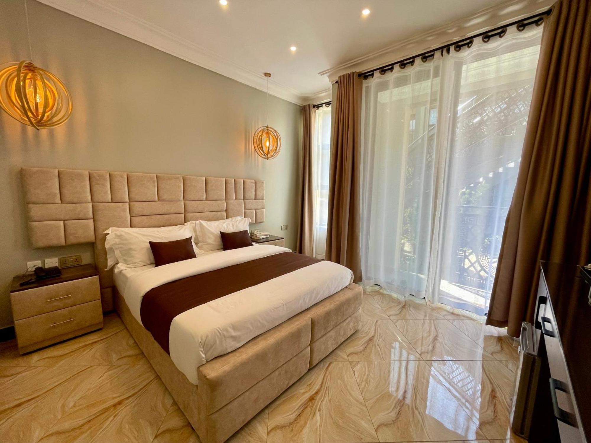 The Nook Boutique Bed & Breakfast Кампала Екстериор снимка
