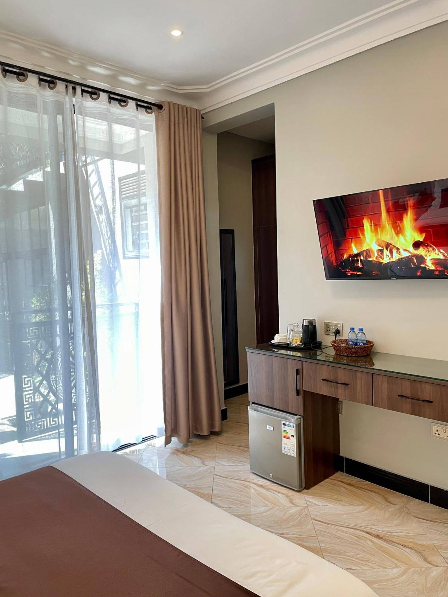 The Nook Boutique Bed & Breakfast Кампала Екстериор снимка