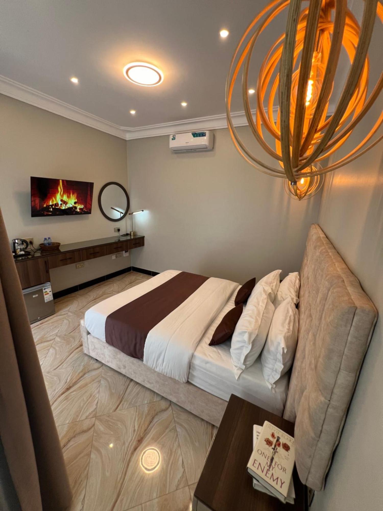The Nook Boutique Bed & Breakfast Кампала Екстериор снимка